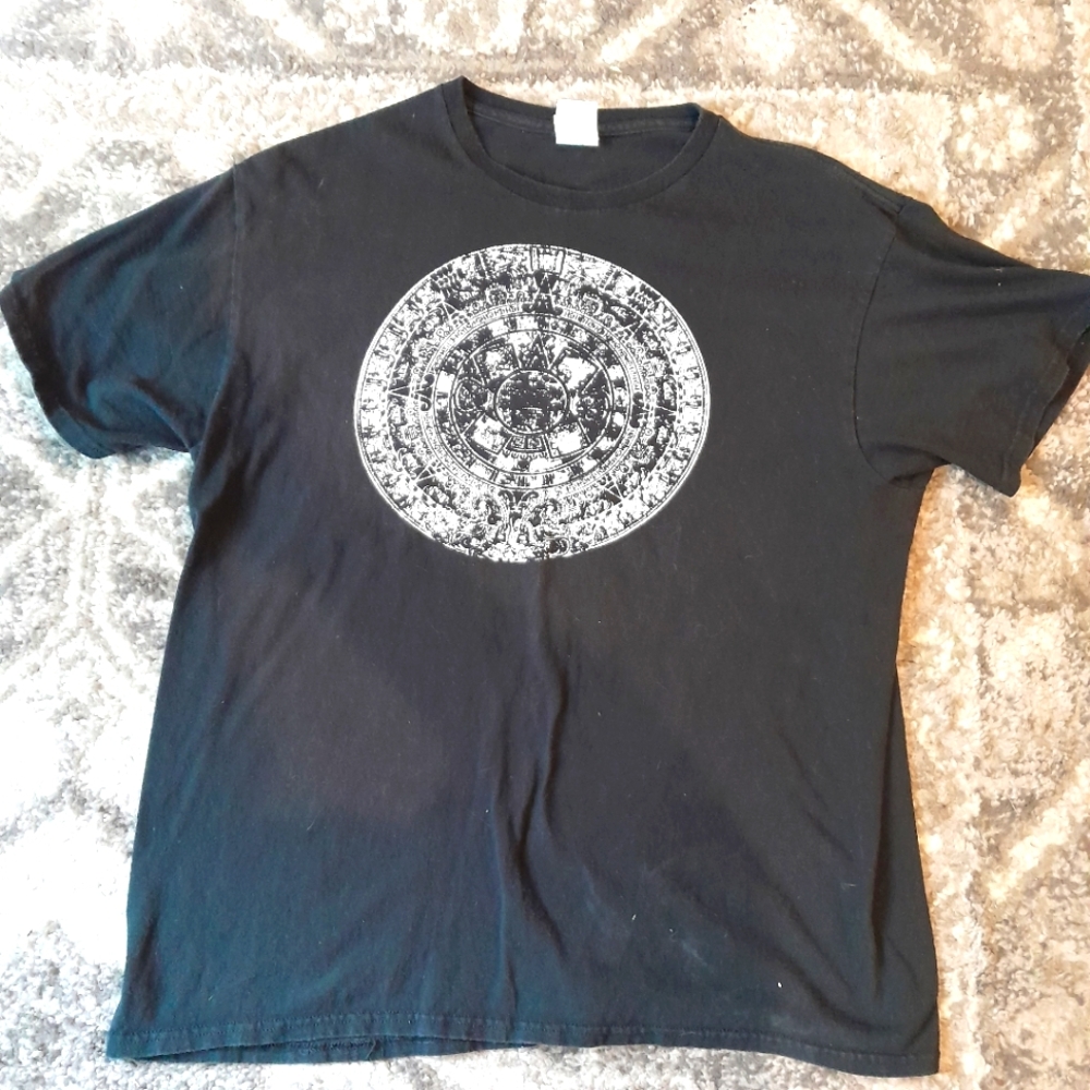 Mexican Aztec sun t-shirt mens size large